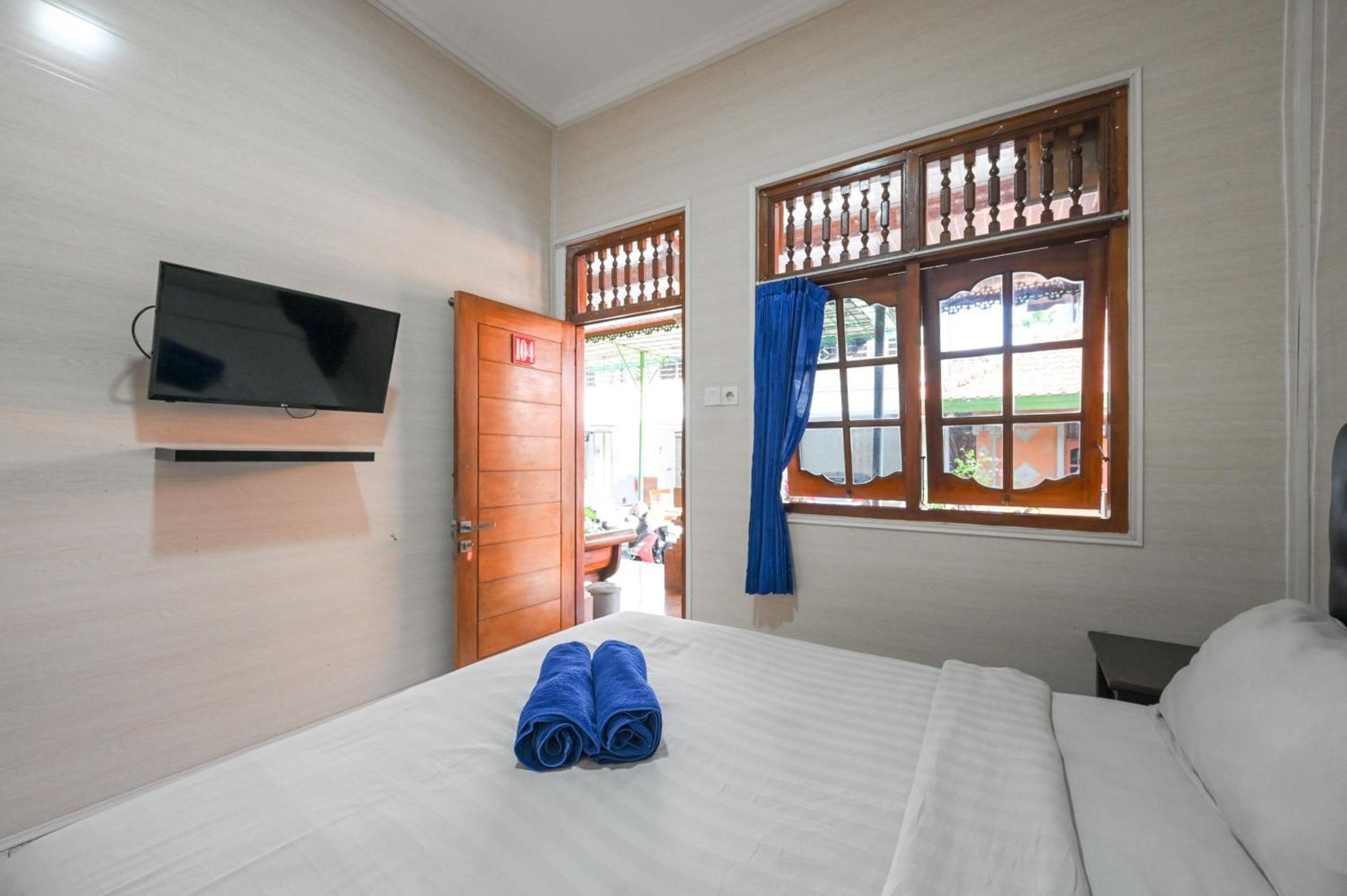 OYO 4003 Ceria Guesthouse Seminyak Bagian luar foto