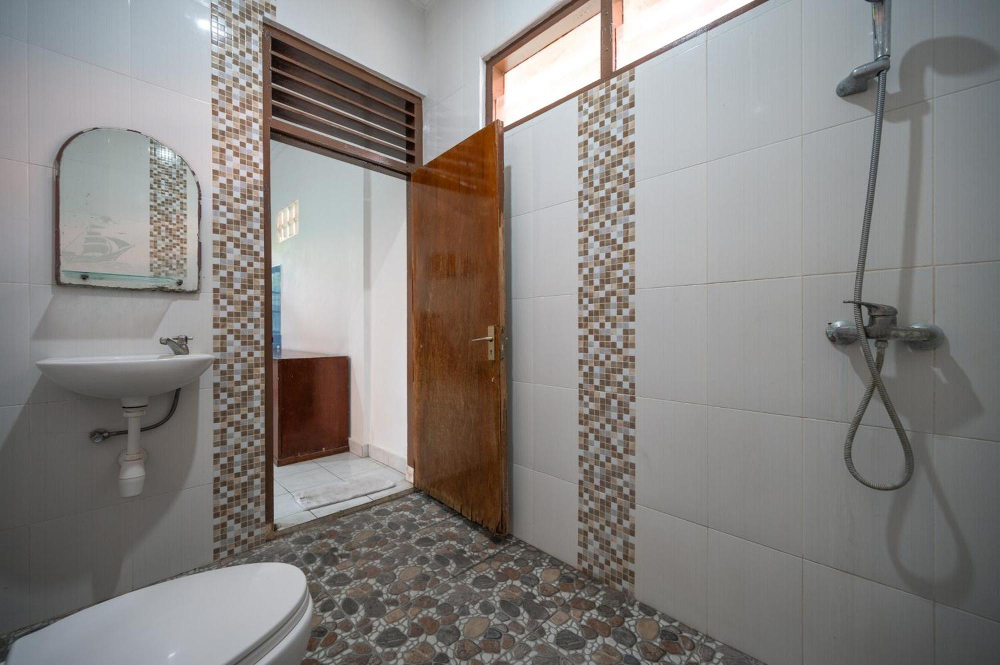 OYO 4003 Ceria Guesthouse Seminyak Bagian luar foto