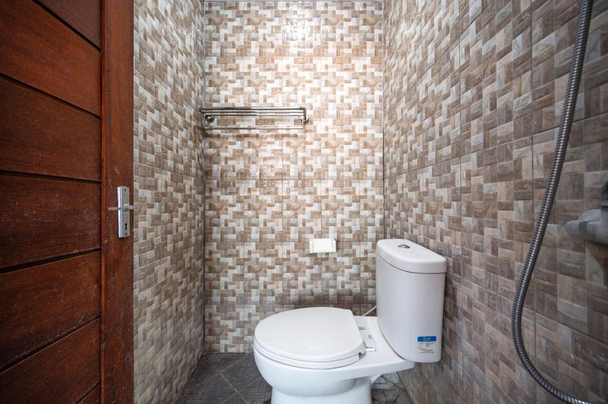 OYO 4003 Ceria Guesthouse Seminyak Bagian luar foto