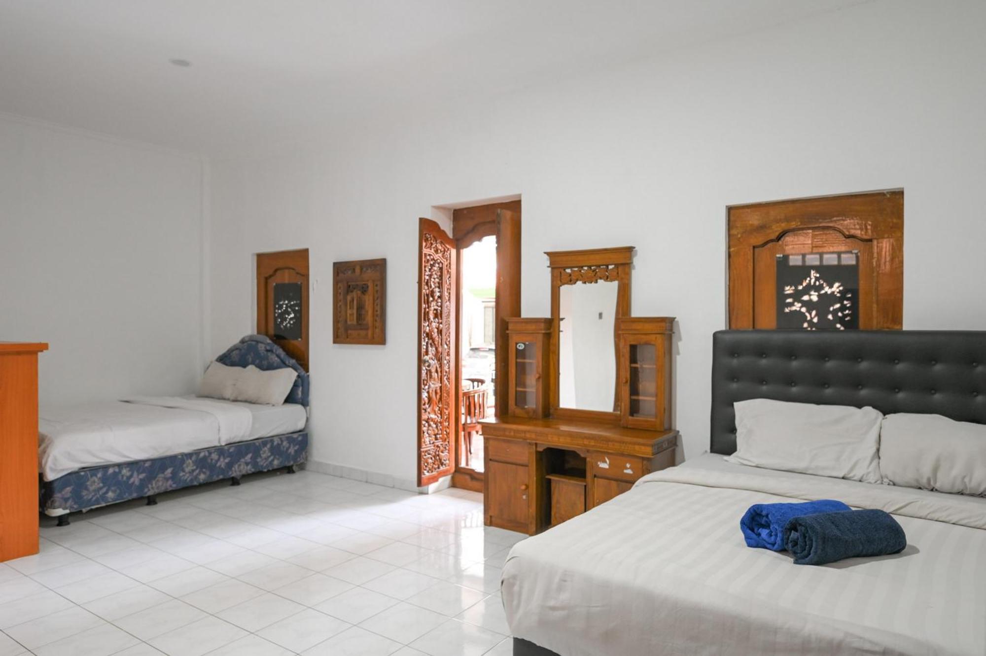 OYO 4003 Ceria Guesthouse Seminyak Bagian luar foto