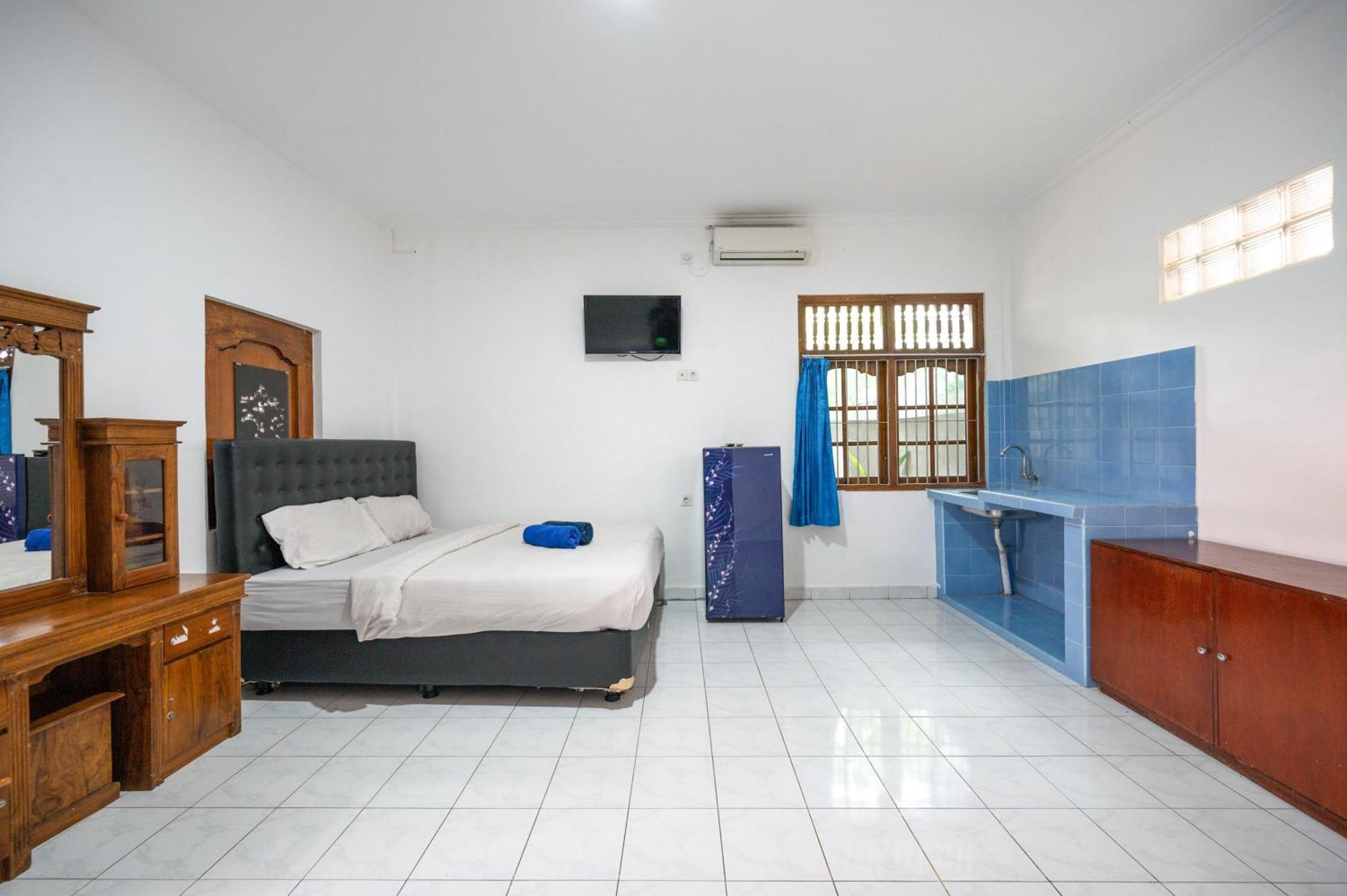 OYO 4003 Ceria Guesthouse Seminyak Bagian luar foto