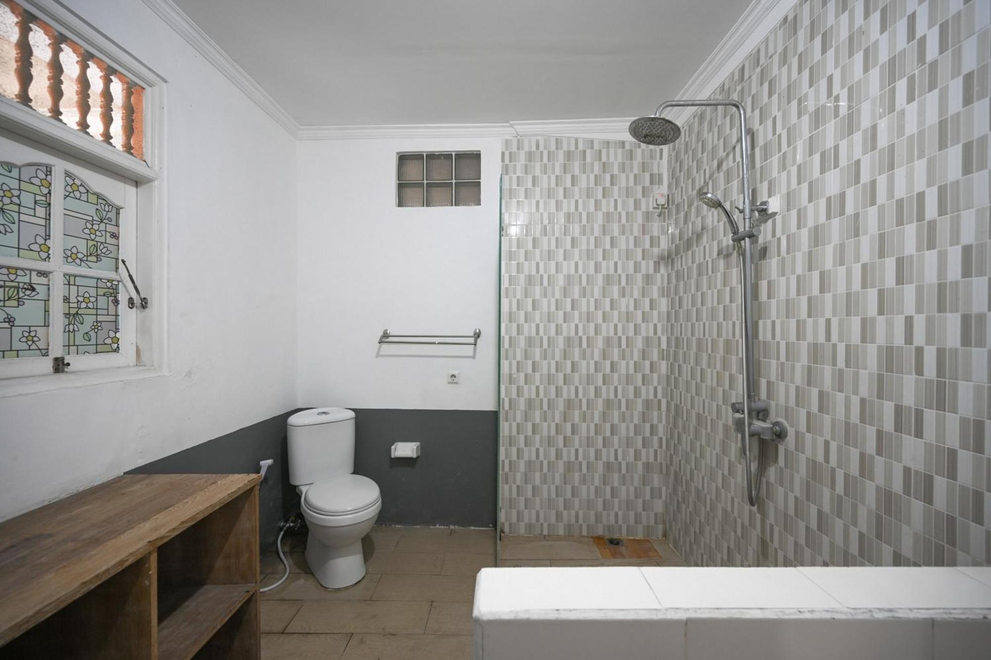 OYO 4003 Ceria Guesthouse Seminyak Bagian luar foto