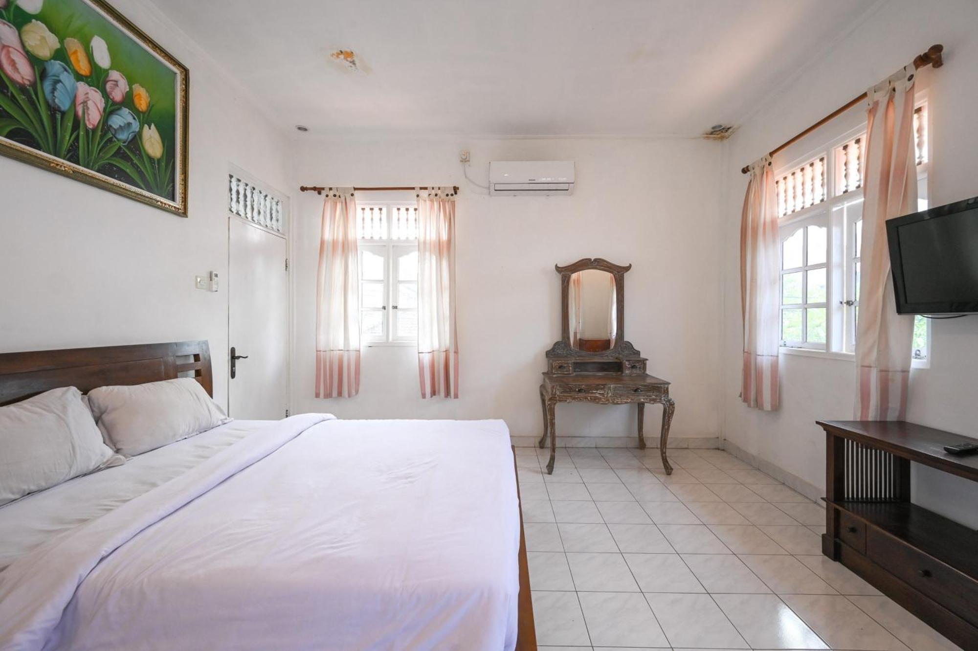 OYO 4003 Ceria Guesthouse Seminyak Bagian luar foto